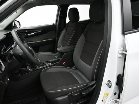 Used 2024 Chevrolet TrailBlazer LT FWD image 11