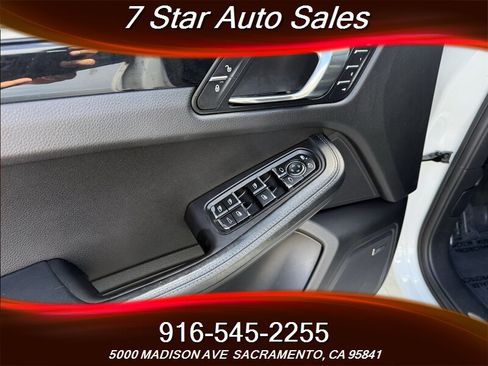 Used 2017 Porsche Macan Turbo image 7