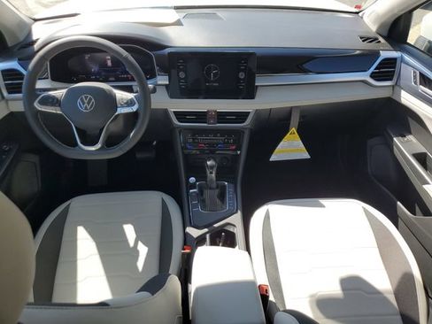 New 2026 Volkswagen Taos SE FWD image 15