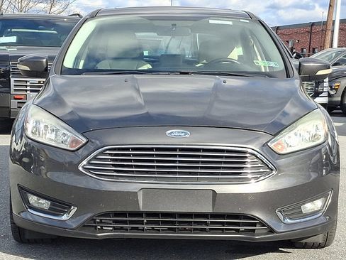 Used 2017 Ford Focus Titanium image 2