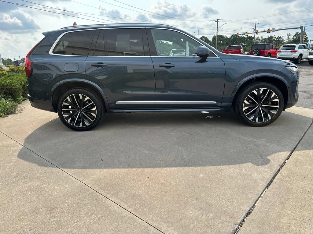 Certified 2026 Volvo XC90 B6 Plus AWD/4WD image 4