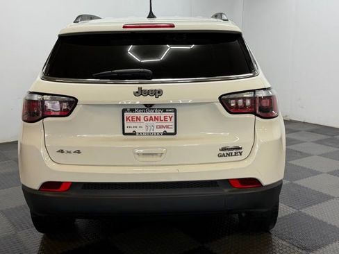 Used 2019 Jeep Compass Latitude image 9