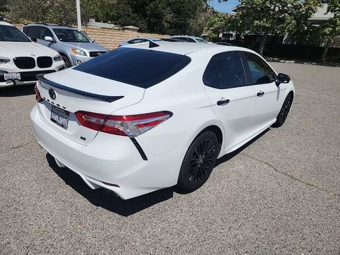 Used 2020 Toyota Camry SE w/ Carpet Mat Package FWD image 5