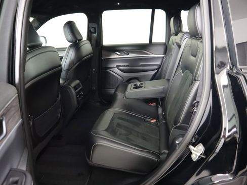 Used 2023 Jeep Grand Cherokee Limited image 22