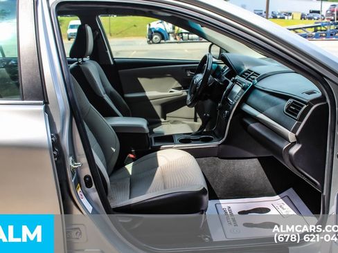 Used 2015 Toyota Camry SE w/ Moonroof Package FWD image 15