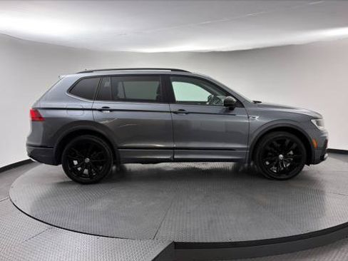 Used 2021 Volkswagen Tiguan SE R-Line FWD image 9