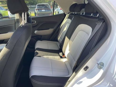 Certified 2025 Hyundai Venue SEL FWD image 12