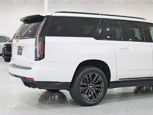 Used 2023 Cadillac Escalade ESV V w/ LPO, ONYX Package AWD/4WD image 10