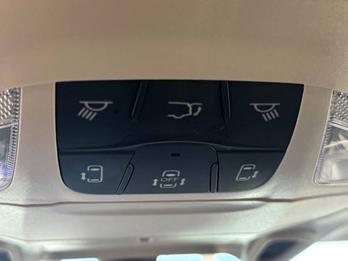 Used 2023 Chrysler Pacifica Limited FWD image 42