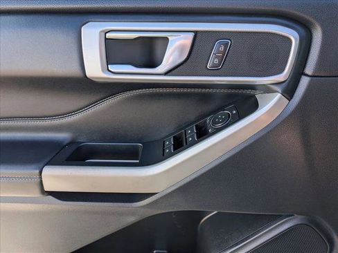 Used 2022 Ford Explorer XLT w/ Equipment Group 202A image 15