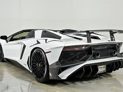 Used 2017 Lamborghini Aventador LP 750-4 Superveloce AWD/4WD image 7