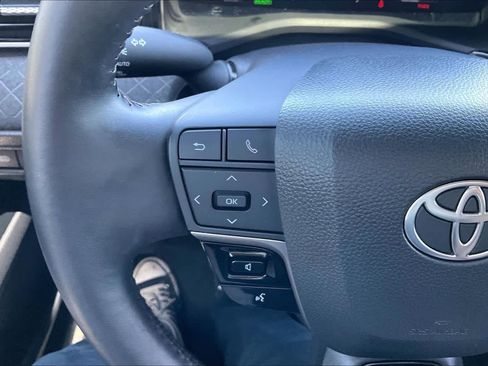 Used 2025 Toyota Camry XLE image 23