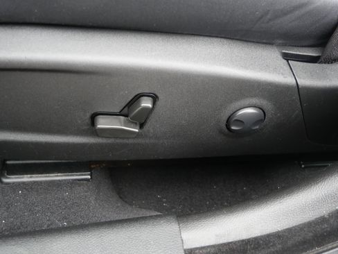 Used 2022 Chrysler 300 Touring w/ Sport Appearance Package image 20