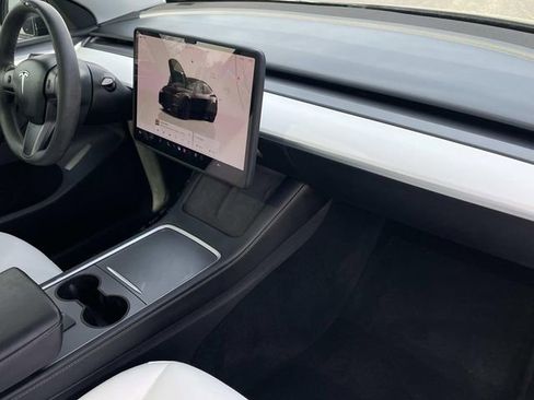 Used 2023 Tesla Model Y Performance image 35