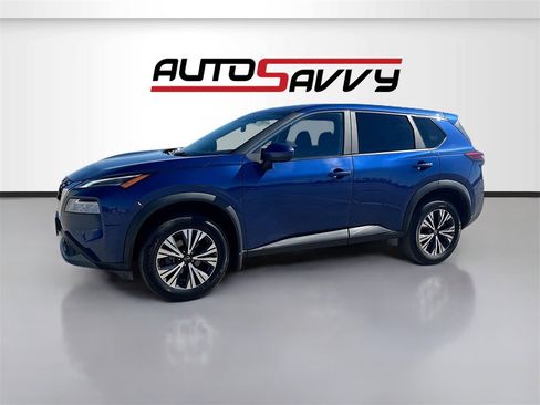 Used 2023 Nissan Rogue SV image 3