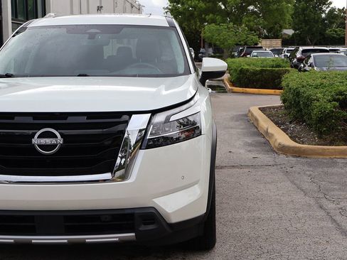 Used 2024 Nissan Pathfinder Platinum w/ Cargo Package AWD/4WD image 17