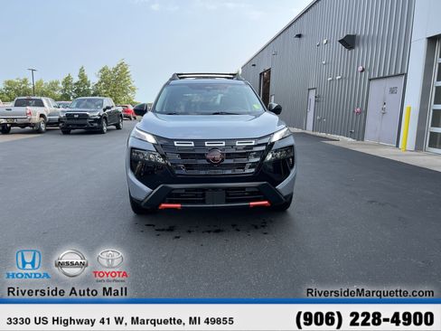 Used 2025 Nissan Rogue SV AWD/4WD image 2