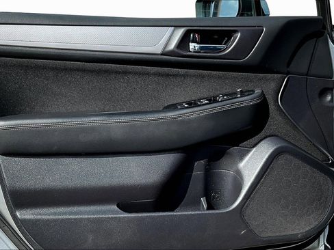 Used 2016 Subaru Outback 2.5i Premium image 16