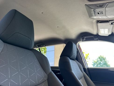 Used 2022 Toyota RAV4 XLE image 18