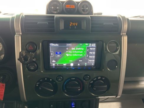 Used 2014 Toyota FJ Cruiser 4WD image 31