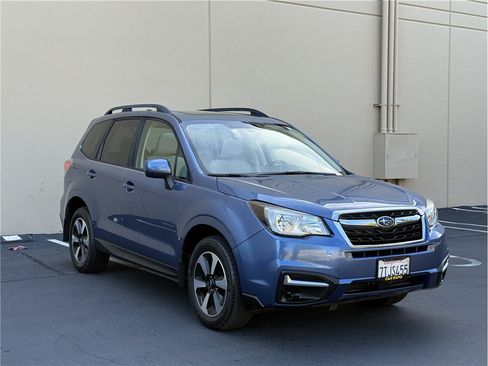 Used 2017 Subaru Forester 2.5i Premium w/ All-Weather Package AWD/4WD image 3