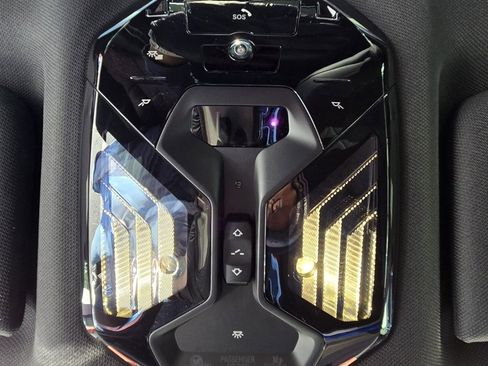 Used 2024 BMW i7 eDrive50 w/ Executive Package image 23