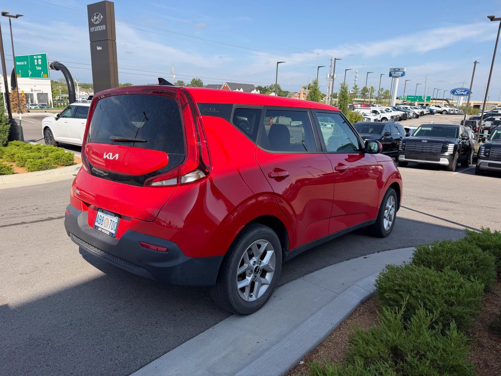 Used 2022 Kia Soul LX w/ Technology Package FWD image 4