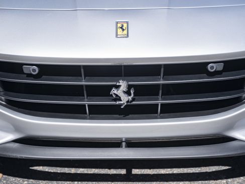 Used 2019 Ferrari Portofino image 23