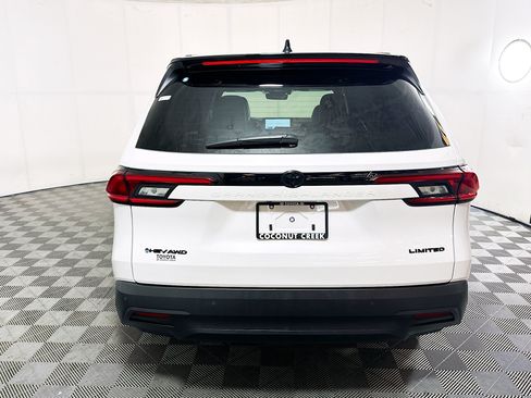 Used 2025 Toyota Grand Highlander AWD Hybrid image 4