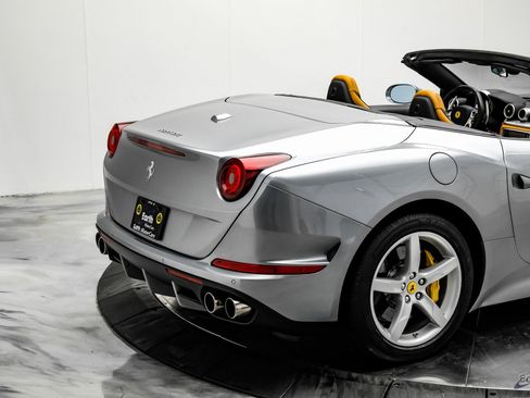 Used 2016 Ferrari California T image 18