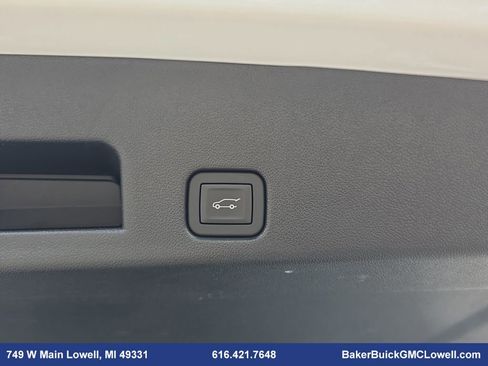 Used 2025 GMC Acadia Elevation image 15