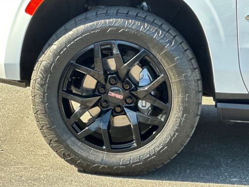 Certified 2022 GMC Yukon AT4 AWD/4WD image 28