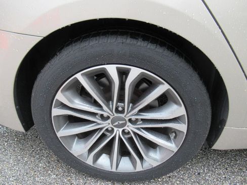 Used 2015 Hyundai Genesis 3.8 w/ Option Group 03 RWD image 9