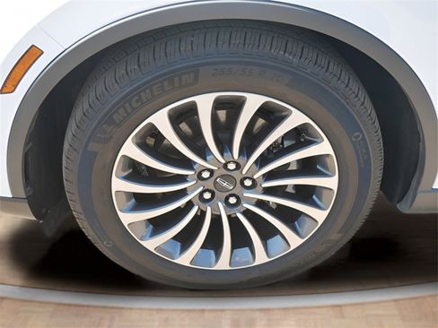 Used 2023 Lincoln Aviator Reserve w/ Equipment Group 201A image 9