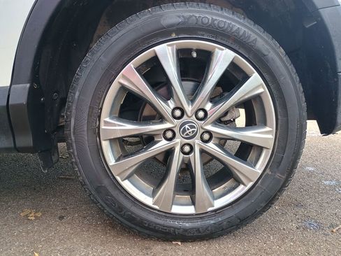 Used 2018 Toyota RAV4 Limited image 25