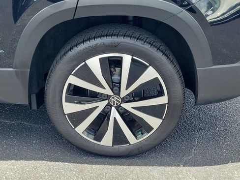 Certified 2022 Volkswagen Taos SE FWD image 29