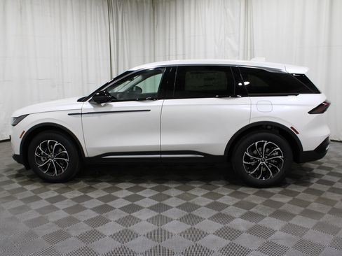 Used 2025 Lincoln Nautilus Premier AWD/4WD image 26