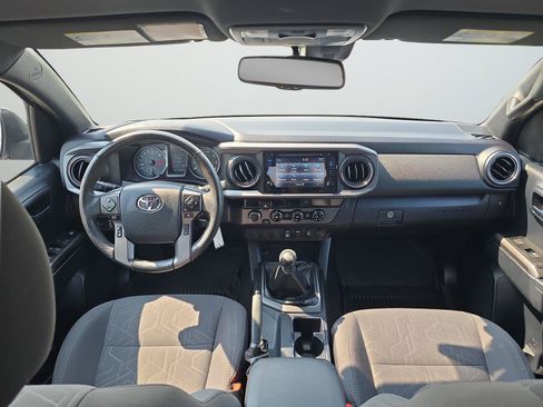 Used 2018 Toyota Tacoma TRD Sport AWD/4WD image 13