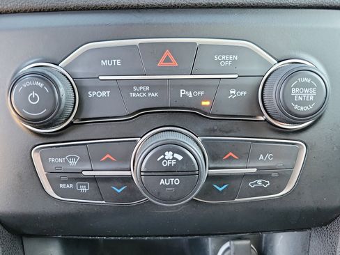 Used 2023 Dodge Charger SXT w/ Blacktop Package image 11