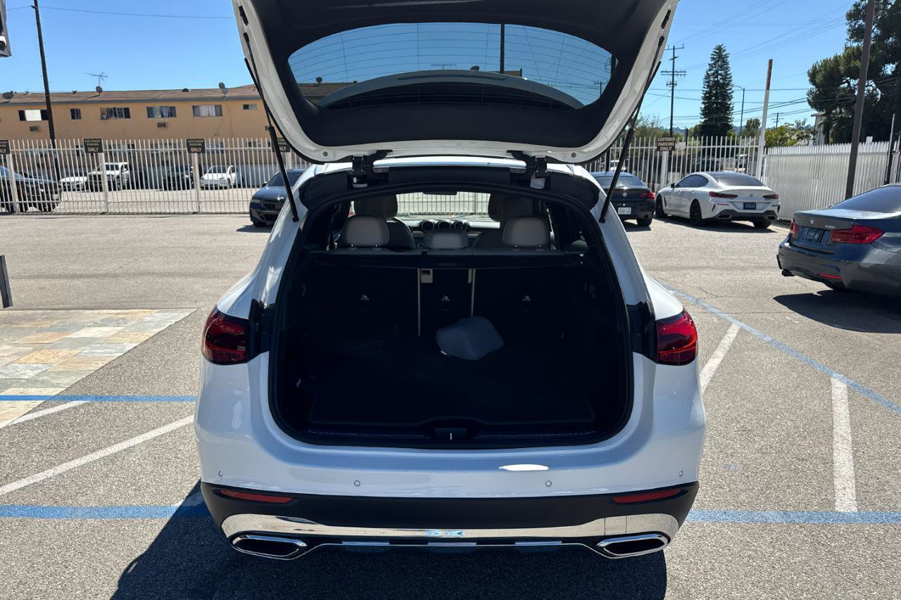 Used 2025 Mercedes-Benz GLC 350e 4MATIC image 8