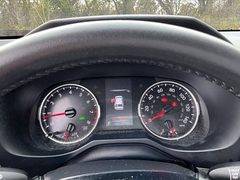 Used 2021 Toyota RAV4 XLE Premium image 12