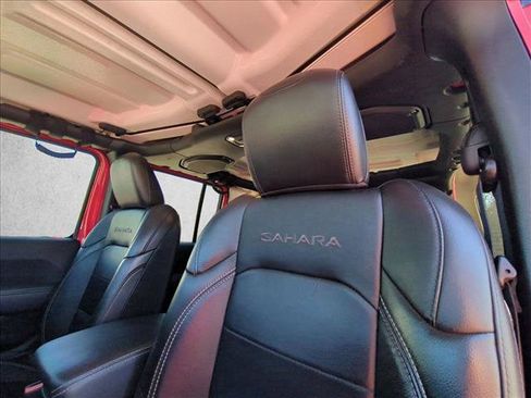 Used 2022 Jeep Wrangler Unlimited Sahara AWD/4WD image 30