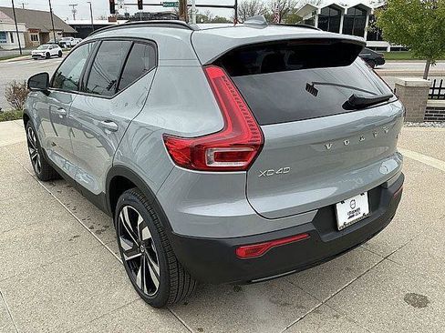 New 2026 Volvo XC40 B5 Plus w/ Climate Package AWD/4WD image 10