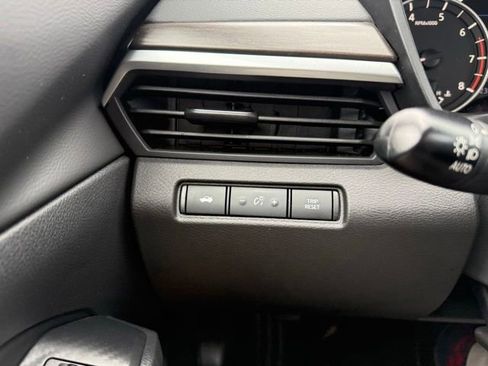 Used 2025 Nissan Altima 2.5 SV FWD image 29
