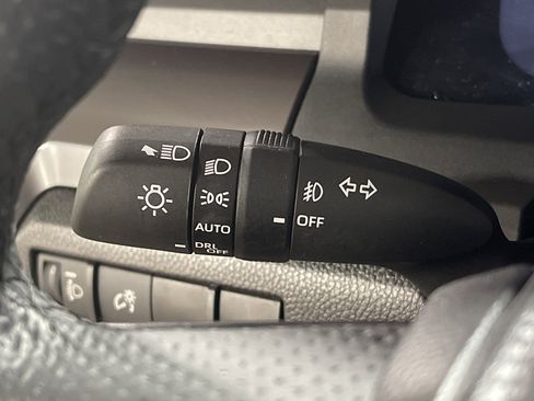 Used 2025 Toyota Tacoma SR image 20