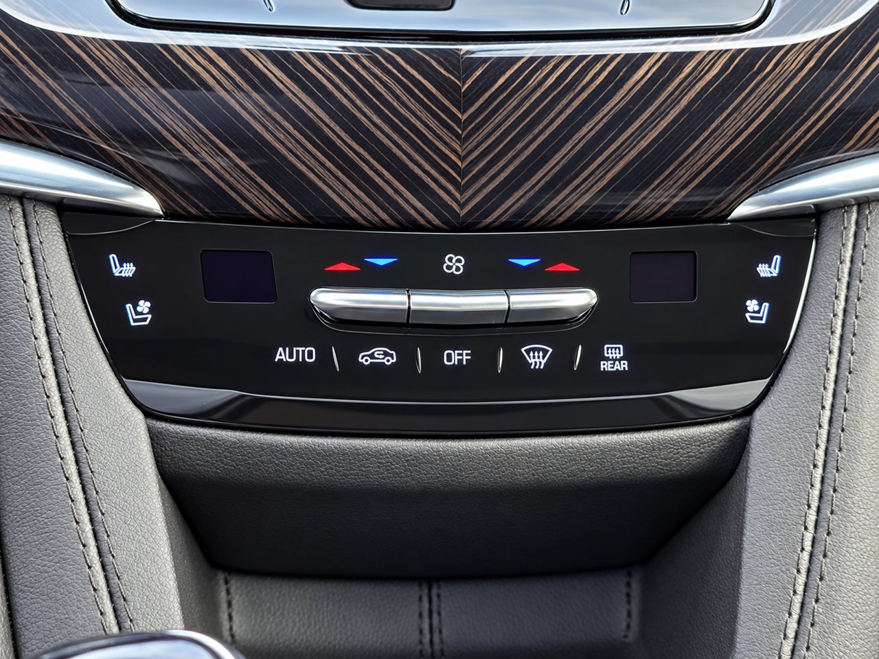 Certified 2024 Cadillac XT6 Premium Luxury FWD image 19