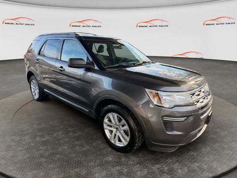 Used 2019 Ford Explorer XLT AWD/4WD image 5