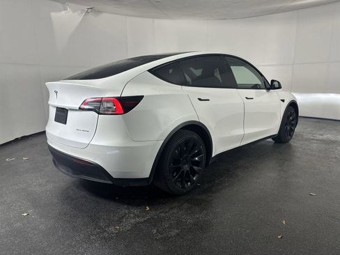 Used 2020 Tesla Model Y Long Range image 9