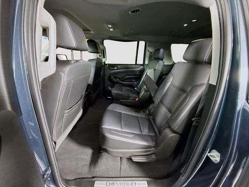 Used 2020 Chevrolet Suburban LT w/ Luxury Package RWD image 24