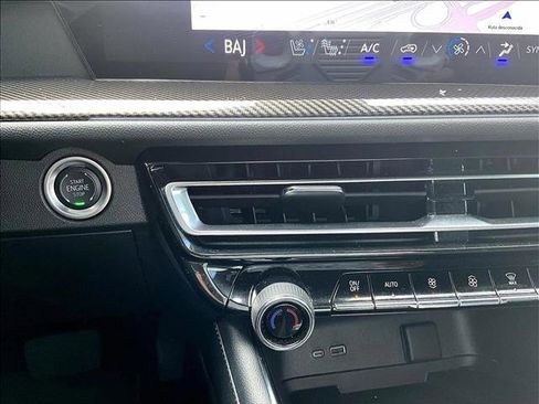 Certified 2025 Chevrolet Traverse High Country image 24